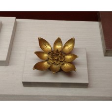 Seated Buddhas on a lotus mandala, eight-point solar disc